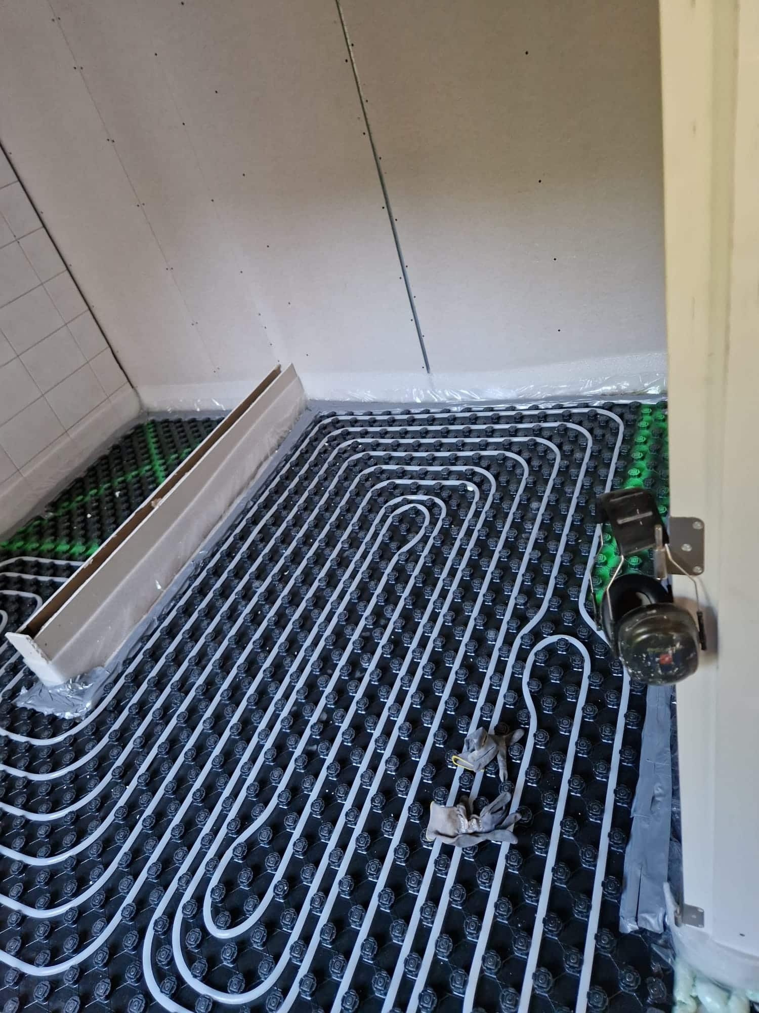 Vloerverwarming aanleggen op schuimbeton