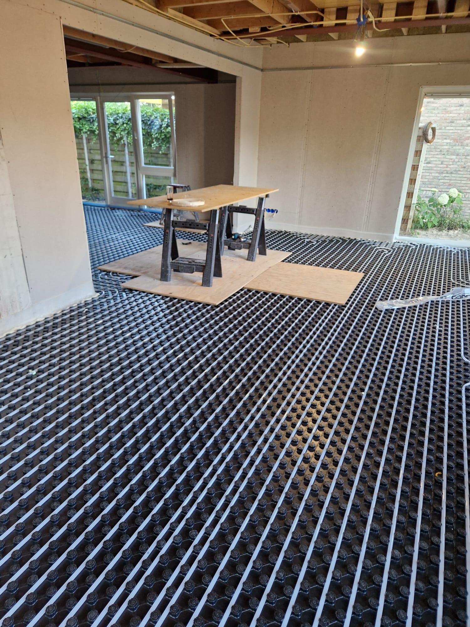 Aanleggen van vloerverwarming voor een renovatievloer - Bull Schuimbeton
