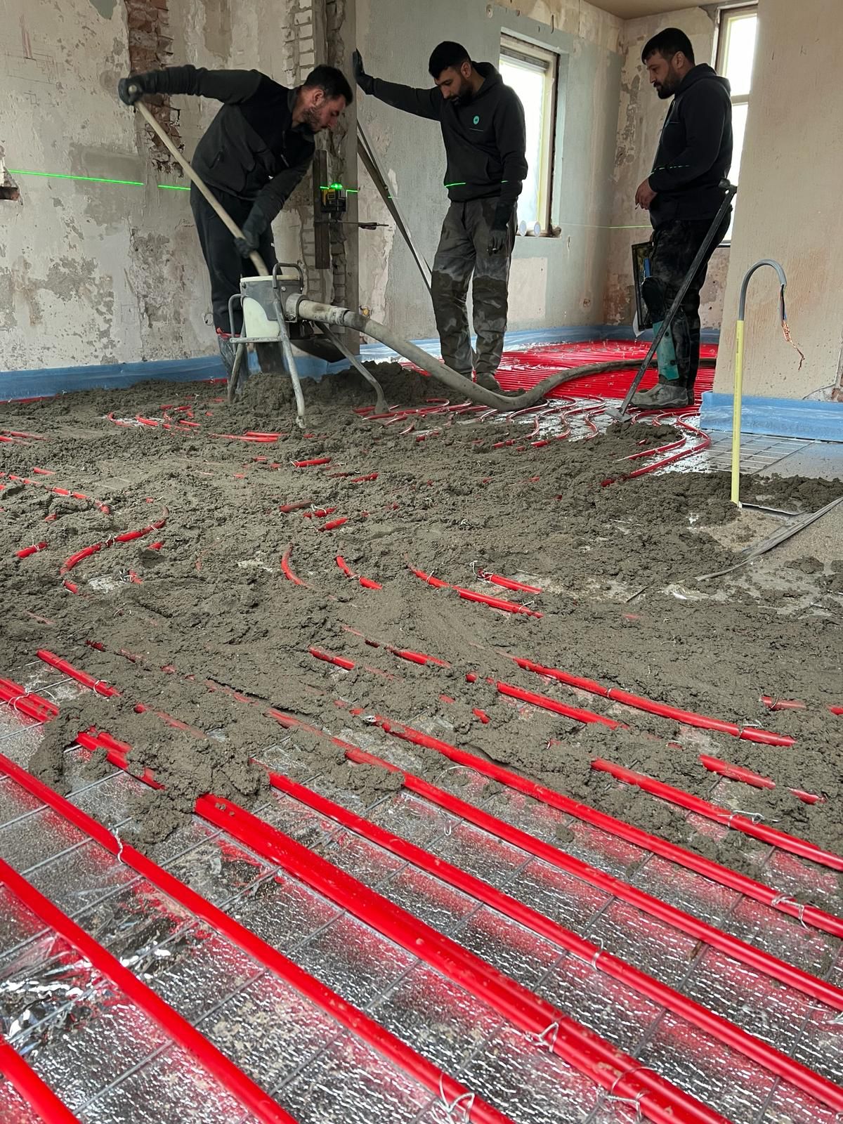 Aanbrengen van een zandcement dekvloer - Bull Schuimbeton