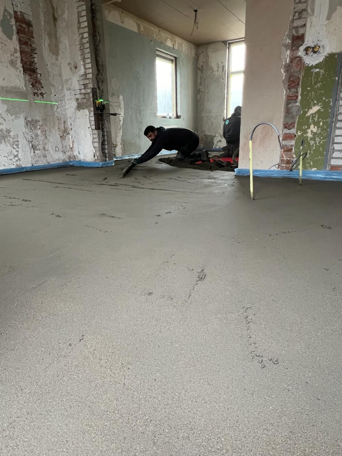 Zandcement dekvloer aanbrengen