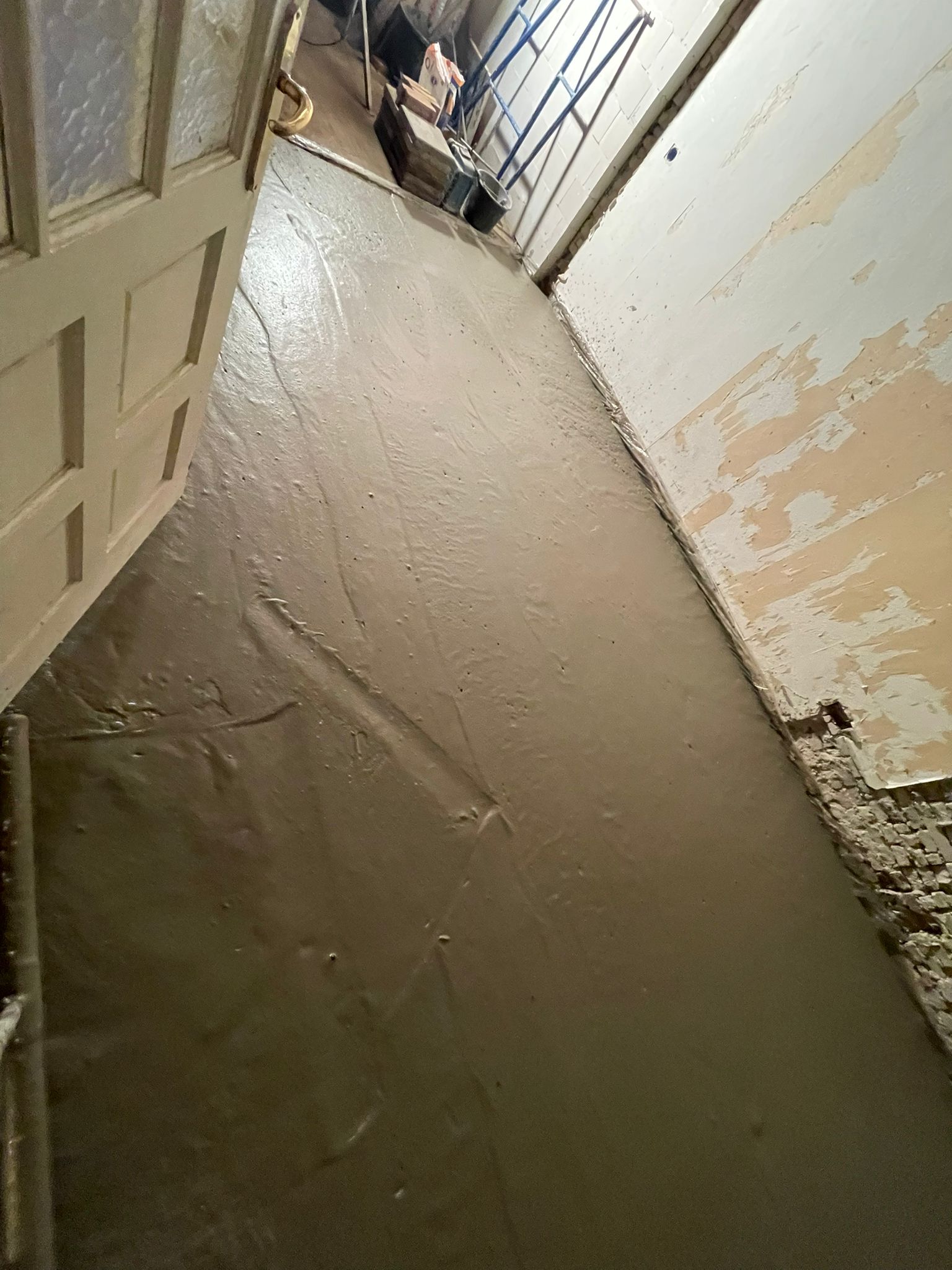 Schuimbeton gestort in woning in Apeldoorn