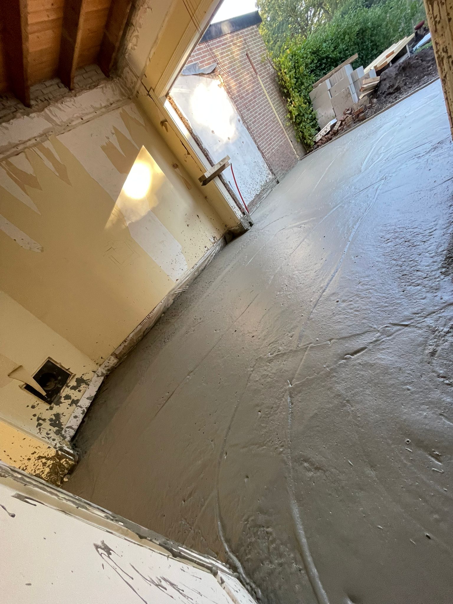 Gestort en gladgestreken schuimbeton bij project in Arnhem