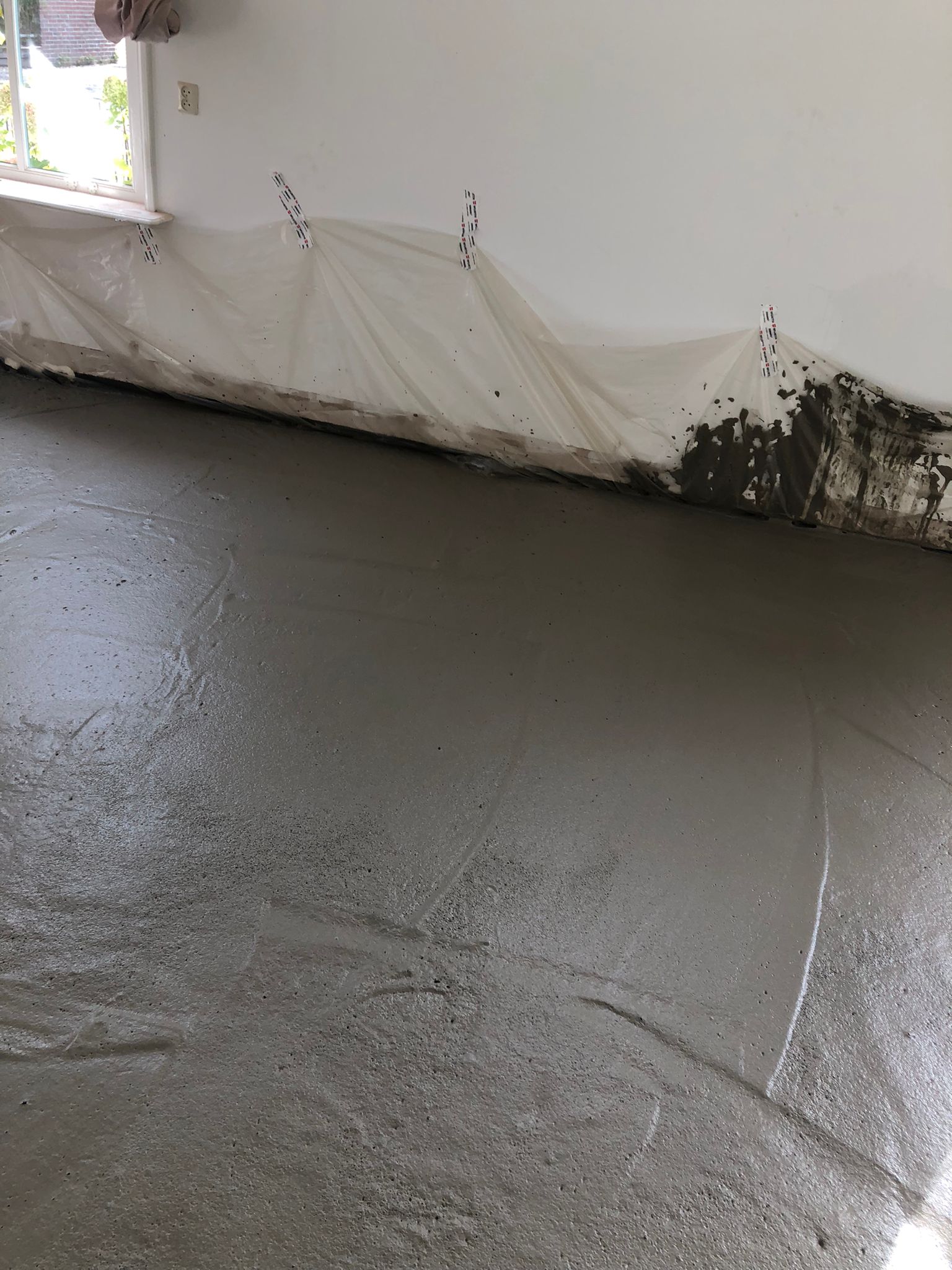 Storten van schuimbeton bij woning in de Achterhoek