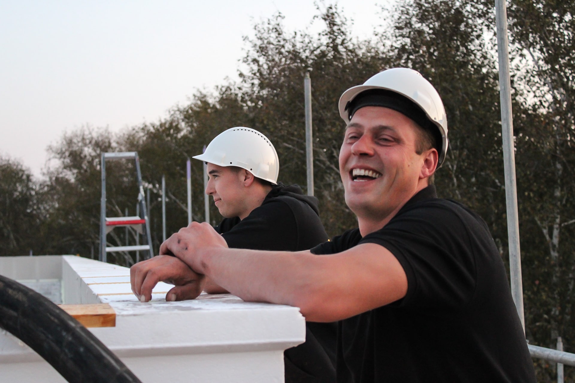 Schuimbeton op het dak aanbrengen | Project in Nijkerk