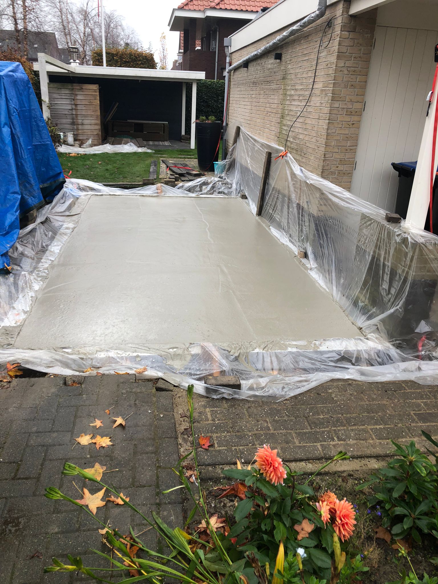 Schuimbeton gestort bij terras in Den Bosch