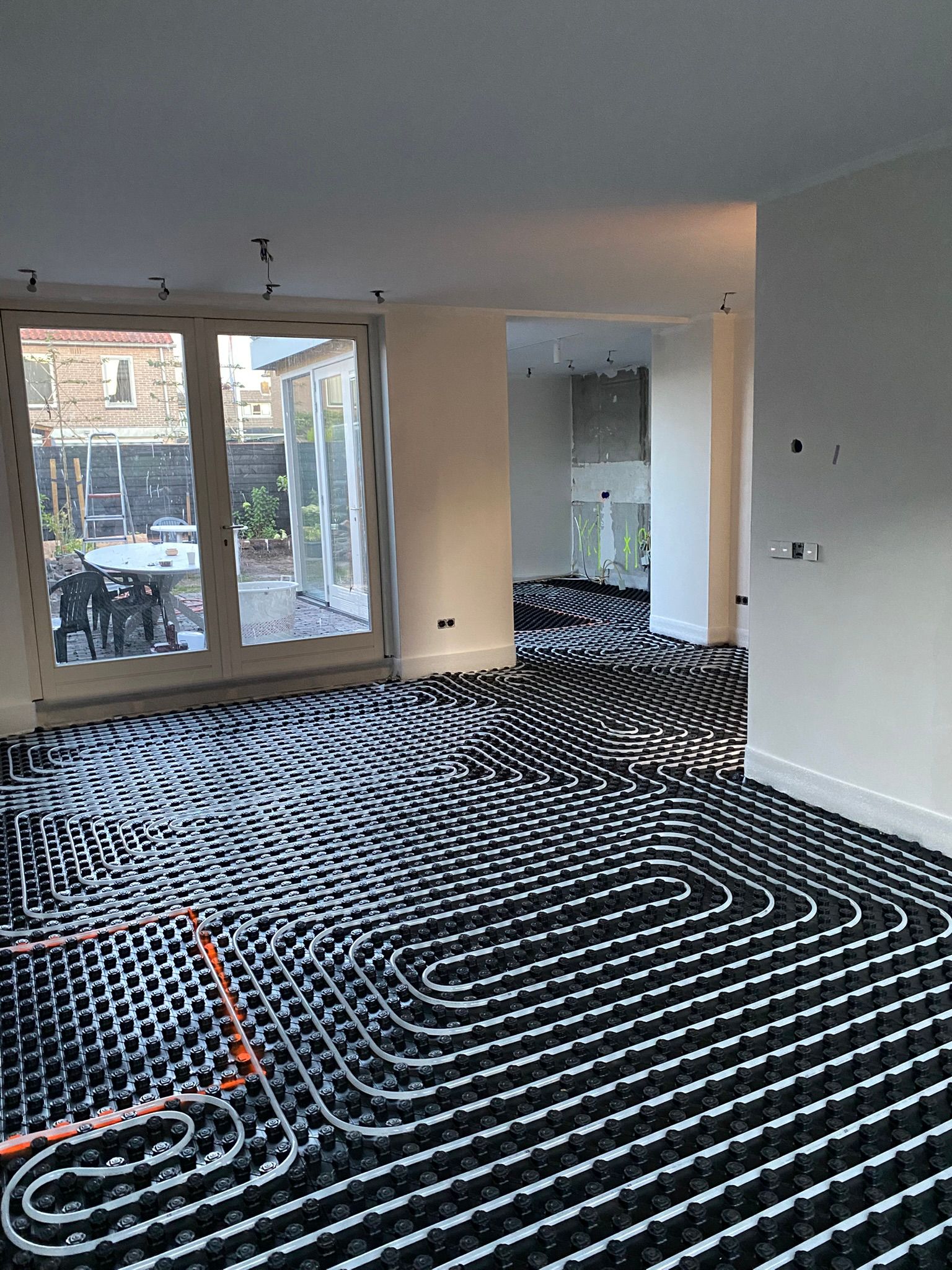 Aanleg van vloerverwarming t.b.v. een complete renovatievloer