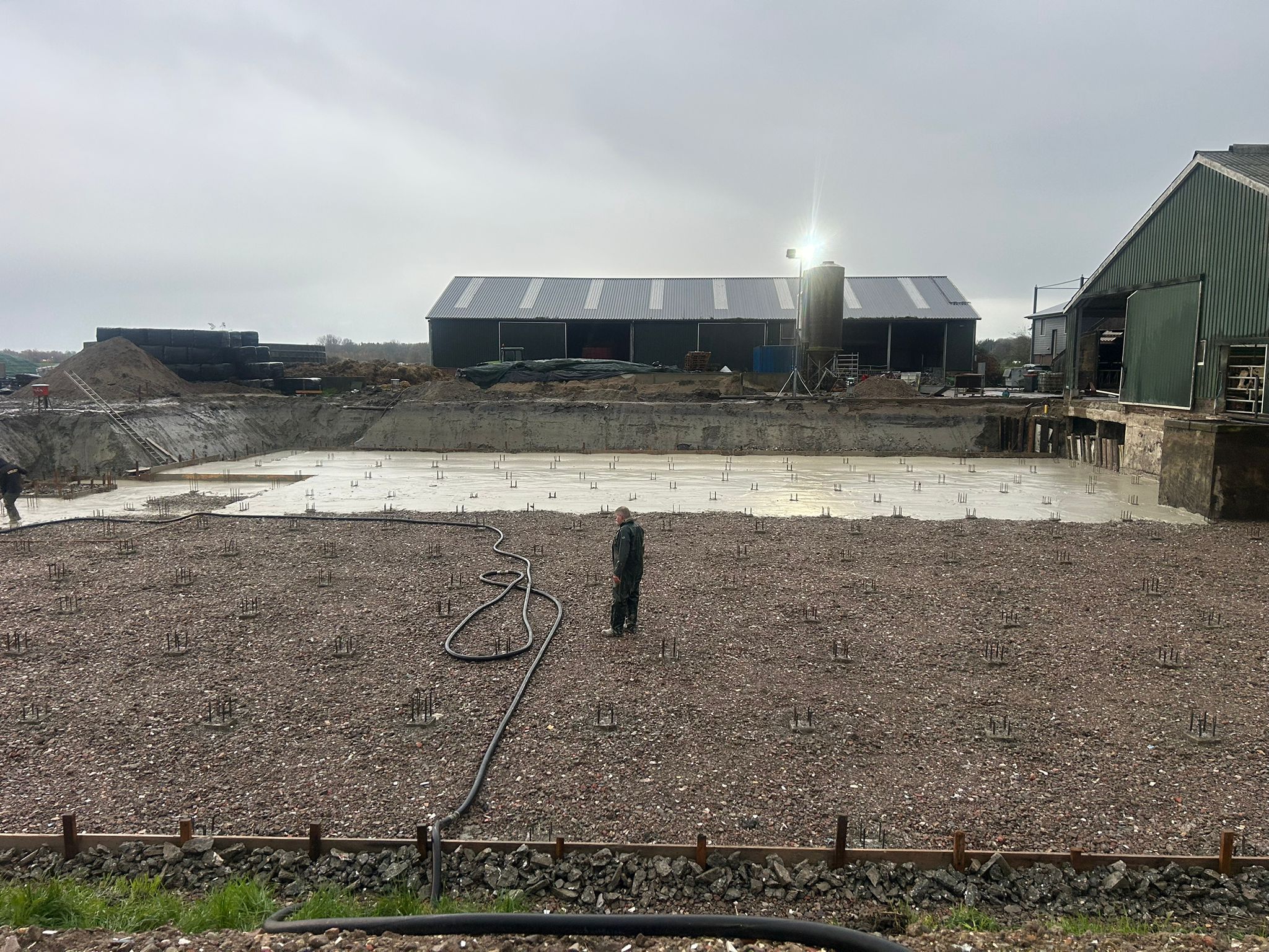 Schuimbeton als werkvloer - uitbreiding van een koeienstal in Amstelveen