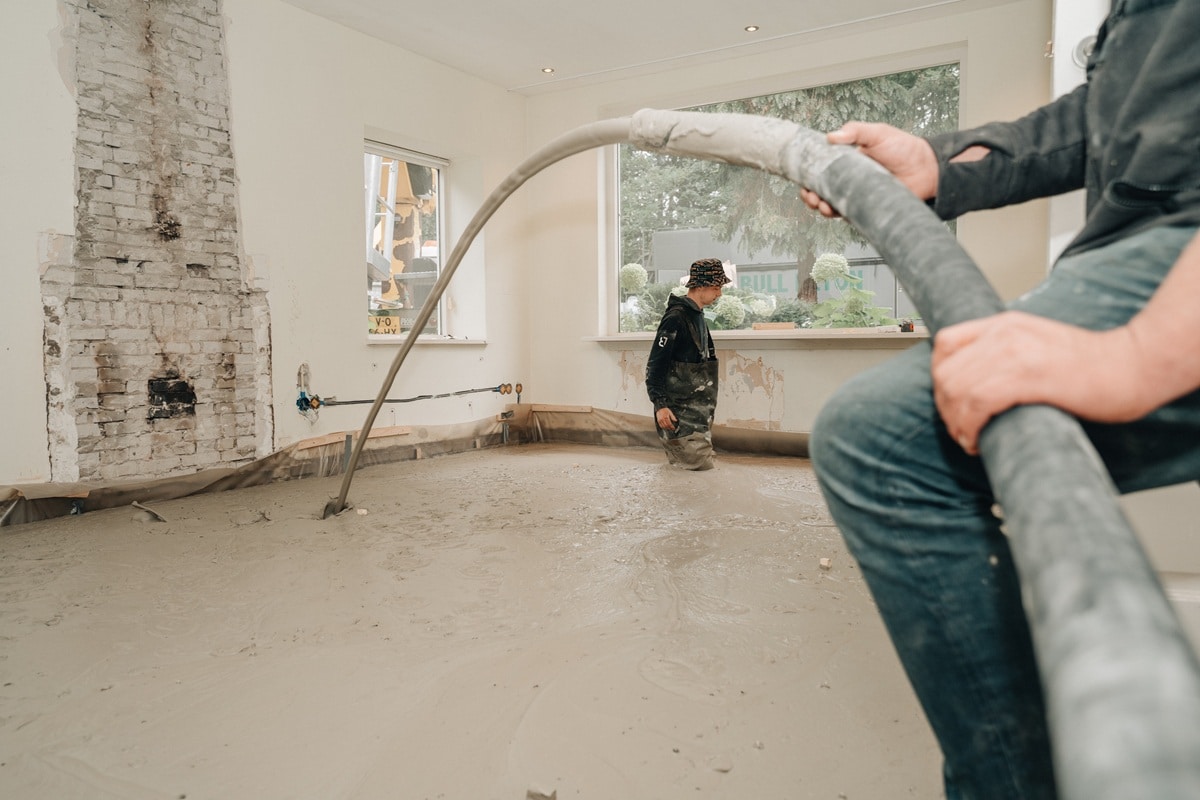 Bereken de prijs van vloerisolatie: schuimbeton per m2 of per m3.