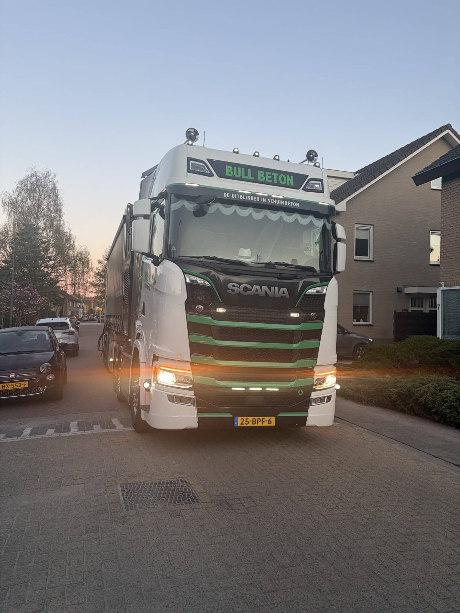 Onze schuimbeton vrachtwagen in Scherpenzeel