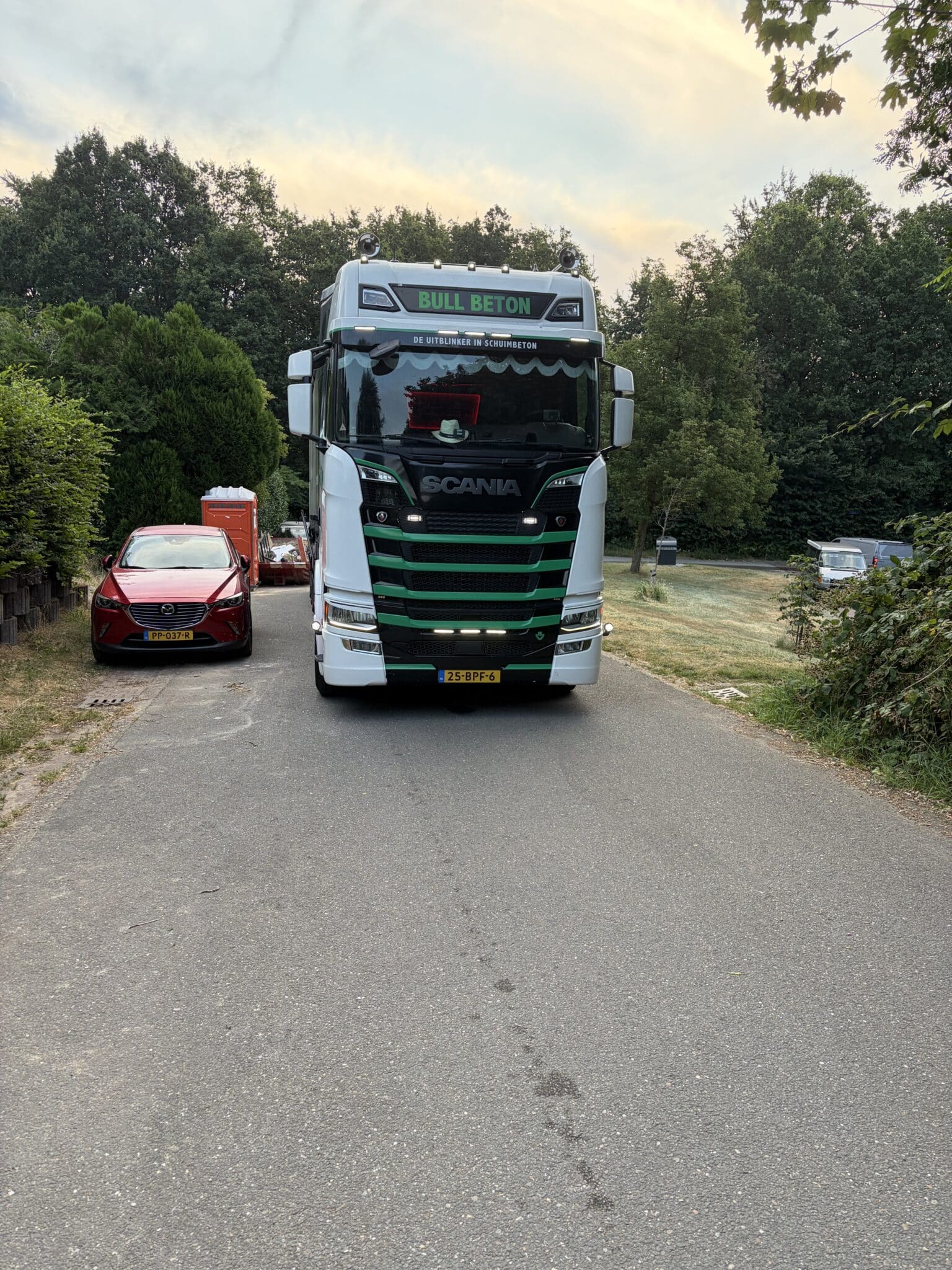 Schuimbeton vrachtwagen in Arnhem