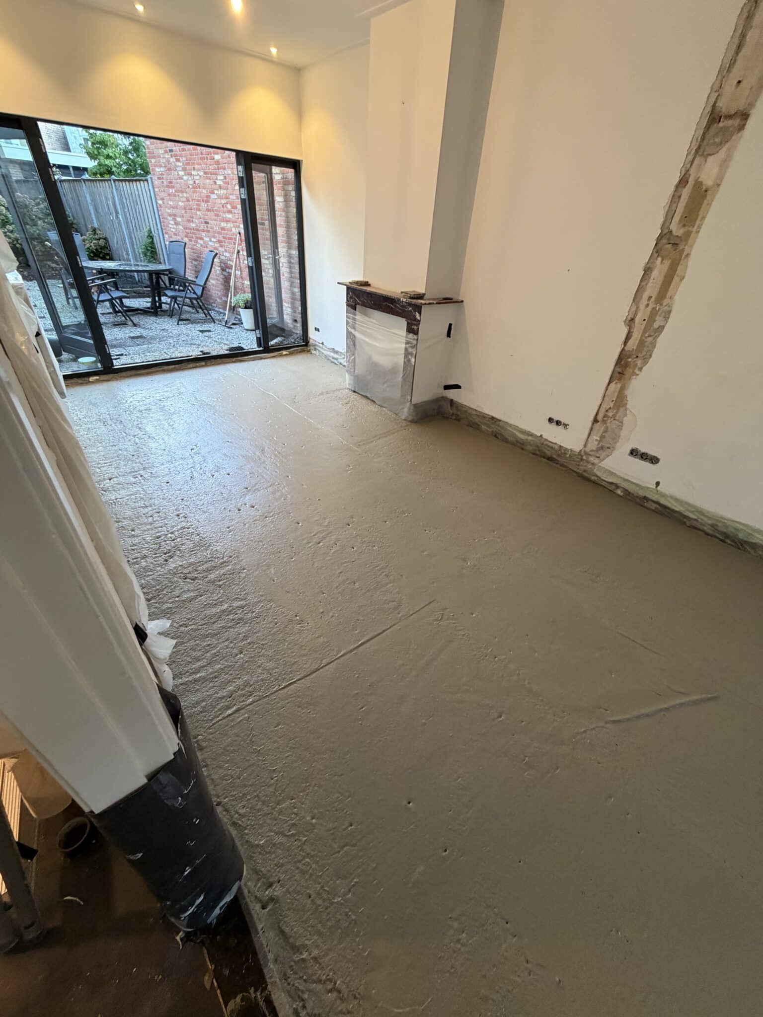 Gestorte schuimbetonvloer bij woning Bennekom