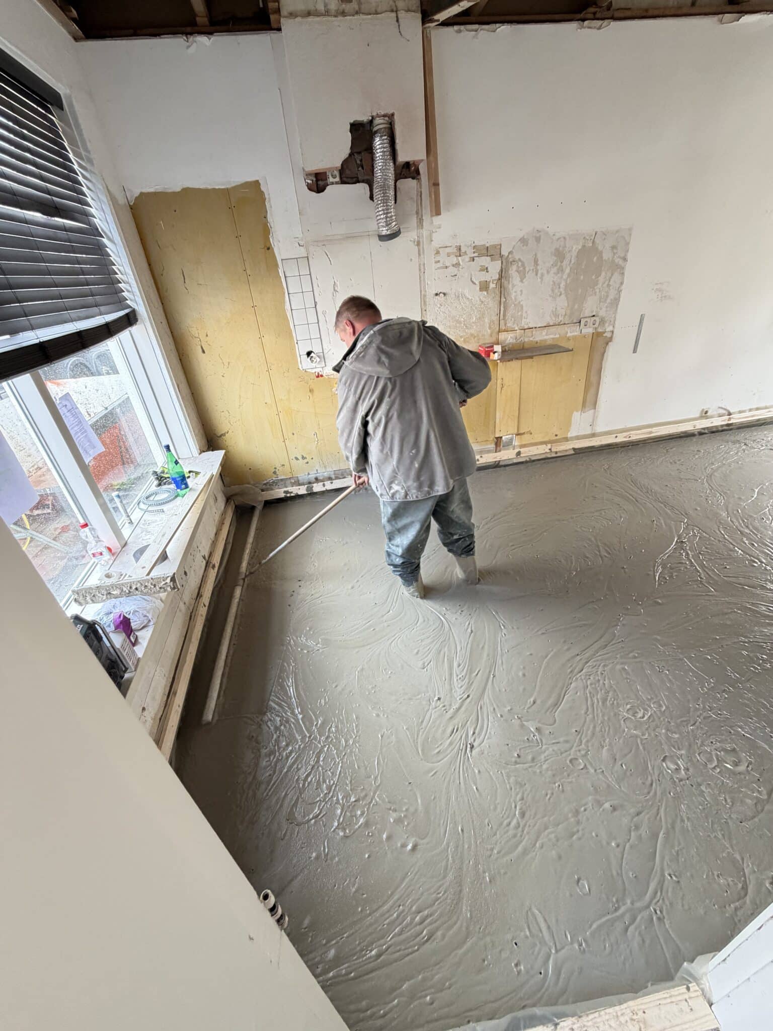 Schuimbeton gladstrijken