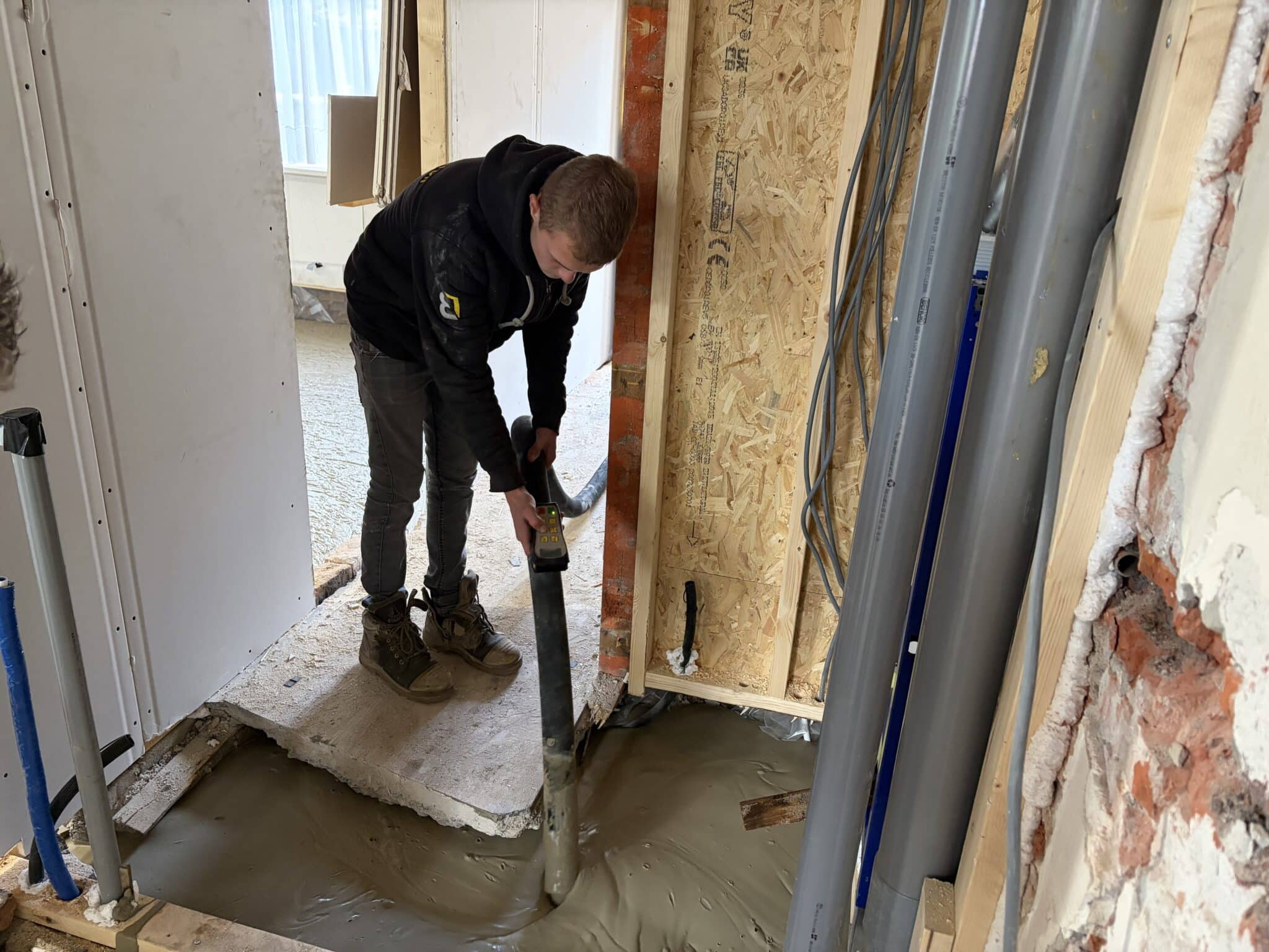 Schuimbeton storten bij woning in Woudenberg